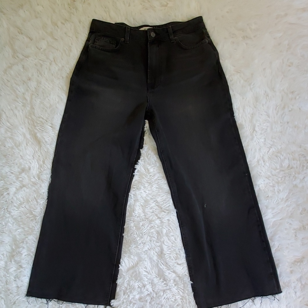High Waisted Wide Crop Jeans..
